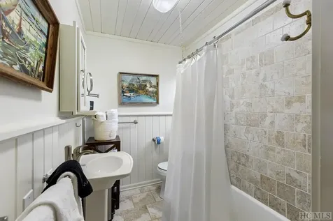 48 Holt Knob Road Highlands NC 28741