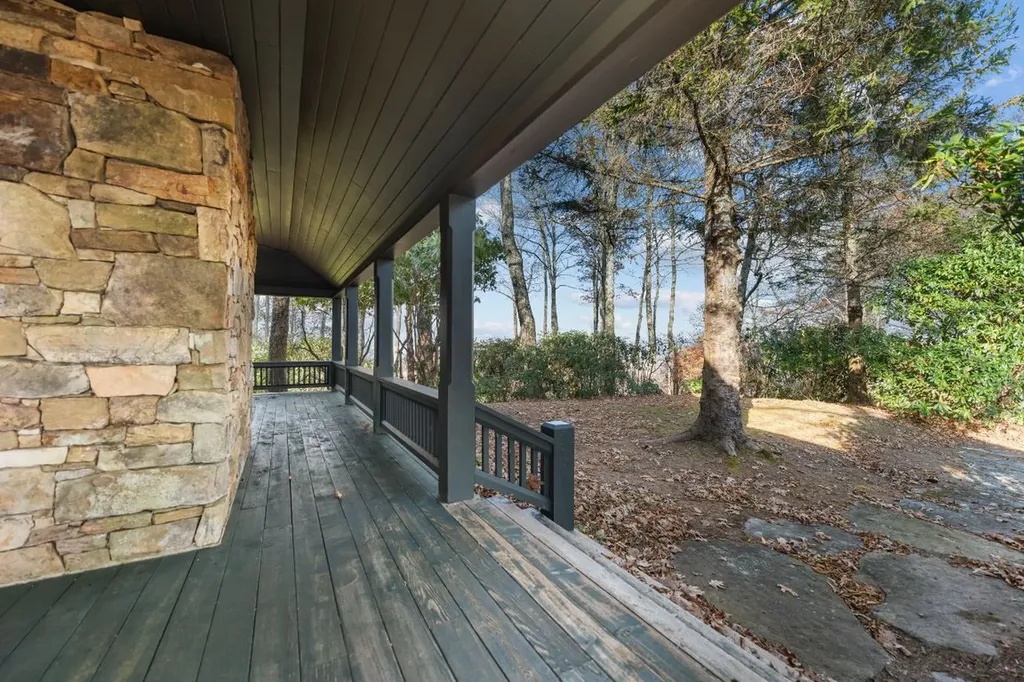 1764 Retreat Lane Highlands NC 28741