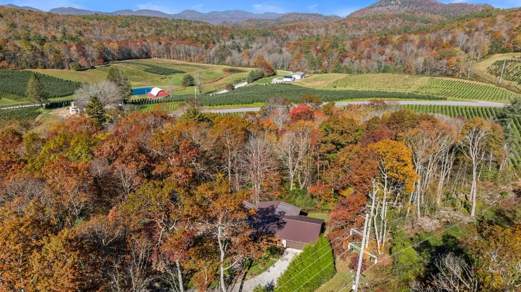 151 Rein Deer Trail Cashiers NC 28717