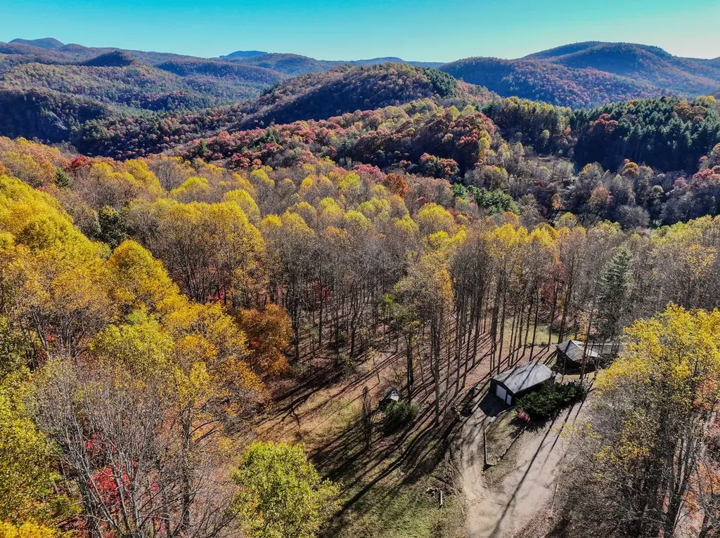 2626 Dendy Orchard Road Highlands NC 28741