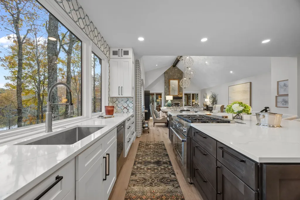 95 Cardinal Trace Lake Toxaway NC 28747