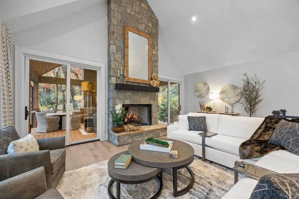 95 Cardinal Trace Lake Toxaway NC 28747