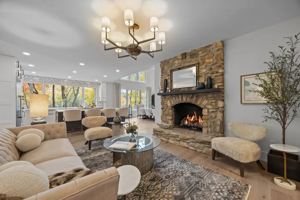 95 Cardinal Trace Lake Toxaway NC 28747