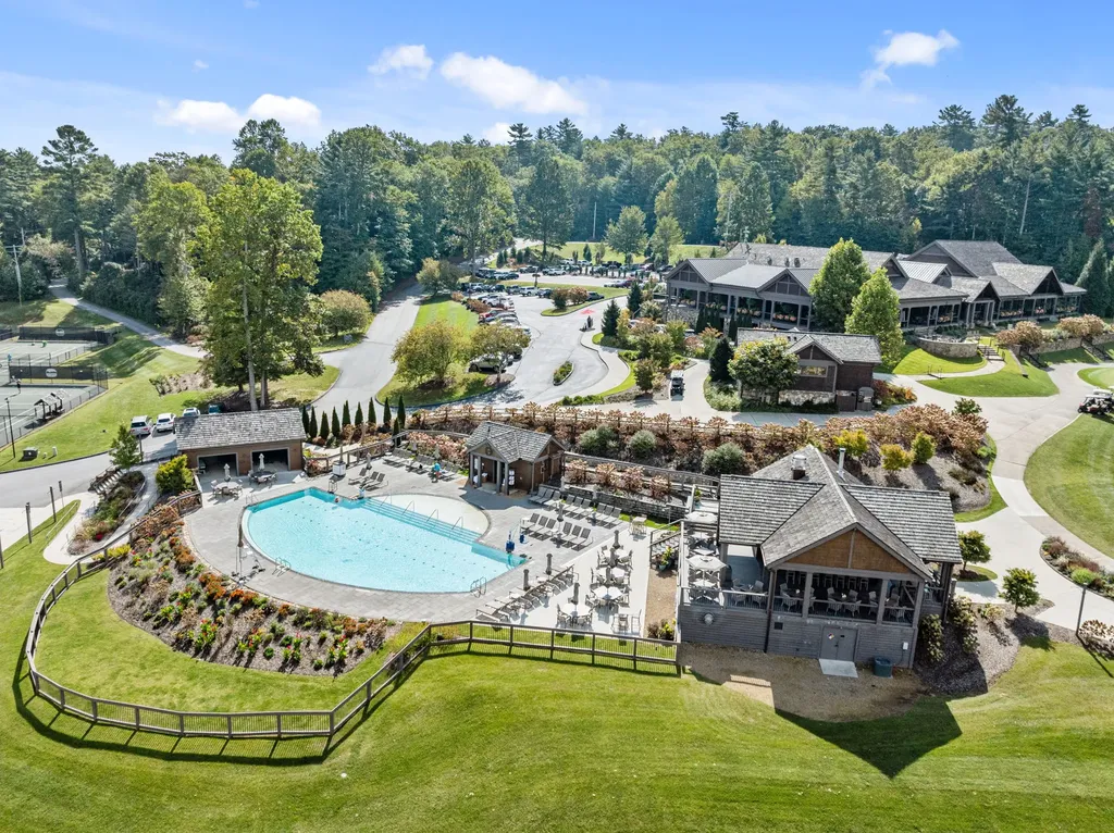 95 Cardinal Trace Lake Toxaway NC 28747