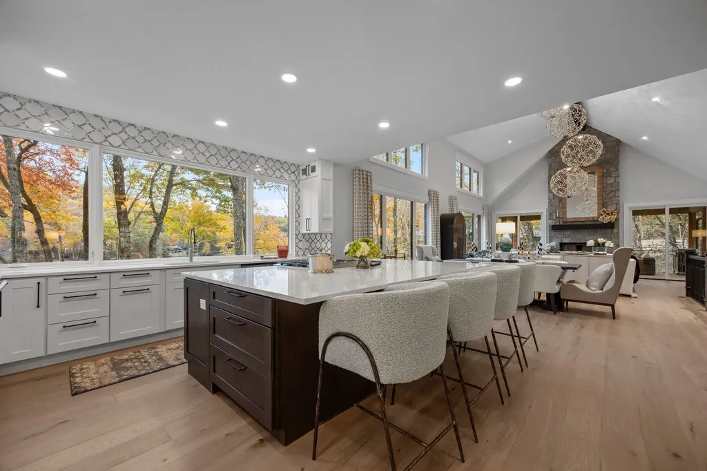 95 Cardinal Trace Lake Toxaway NC 28747