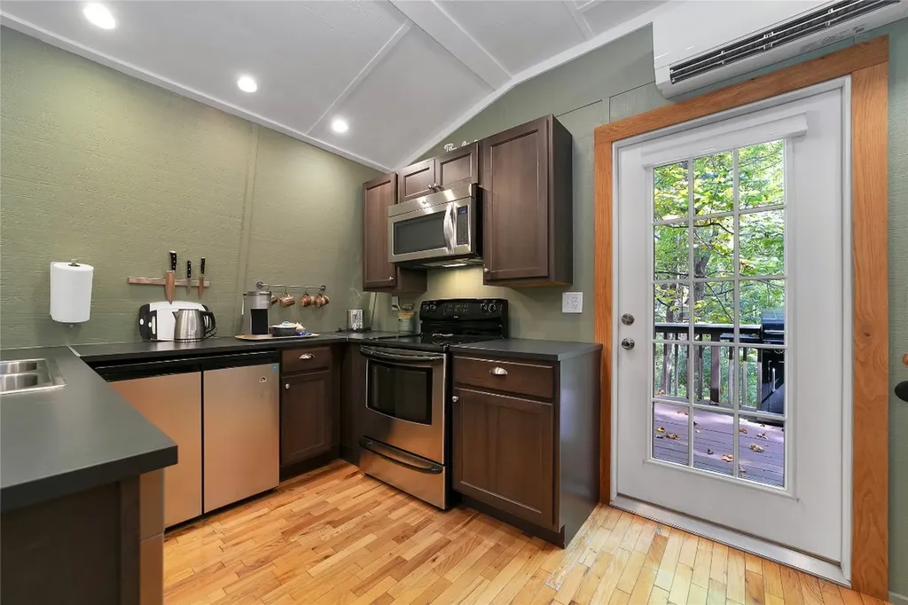 35 Oak Street Brevard NC 28712