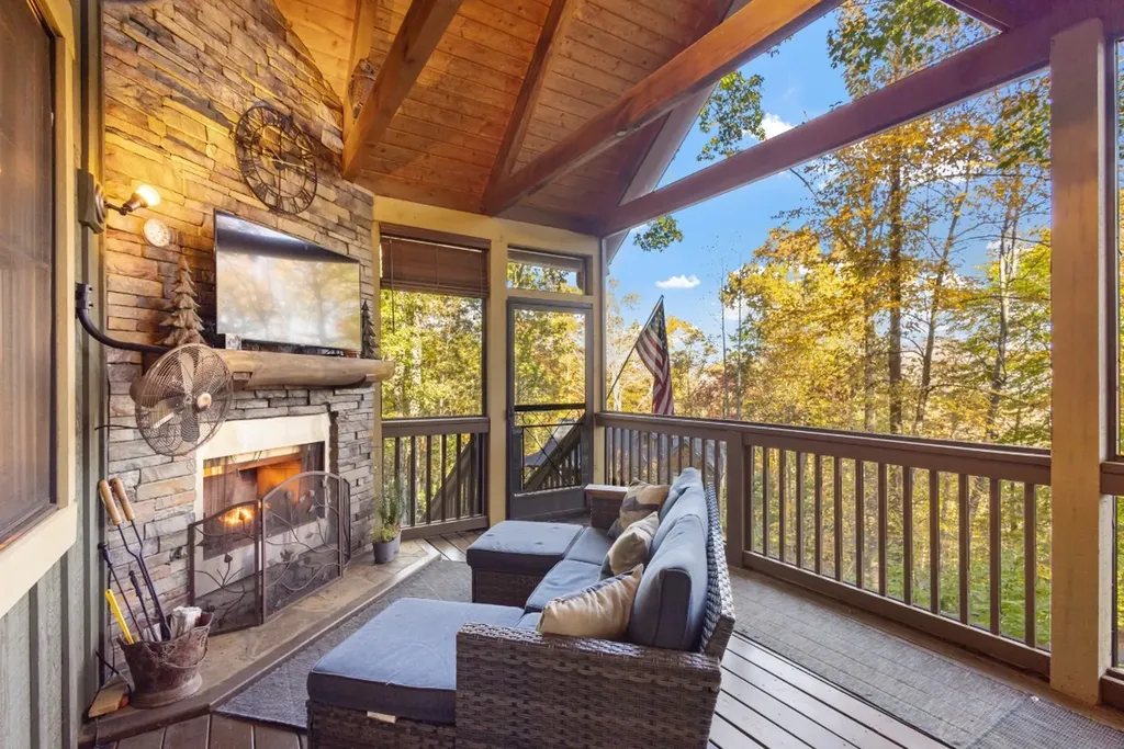 325 Hedgewood Drive Tuckasegee NC 28783