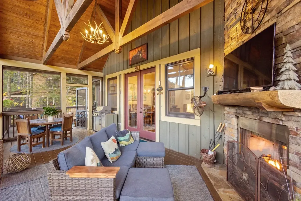 325 Hedgewood Drive Tuckasegee NC 28783