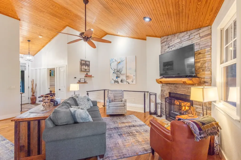 325 Hedgewood Drive Tuckasegee NC 28783