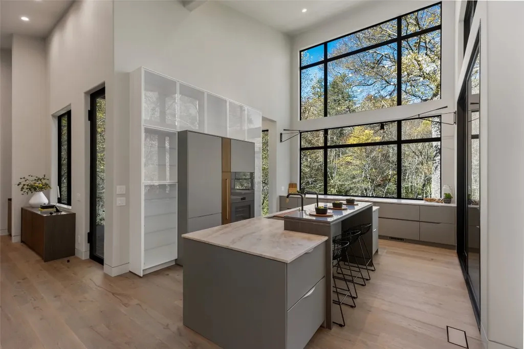 1616 N 4th Street Highlands NC 28741