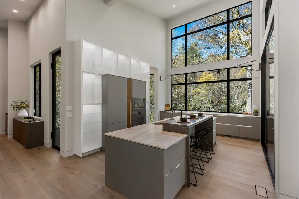 1616 N 4th Street Highlands NC 28741