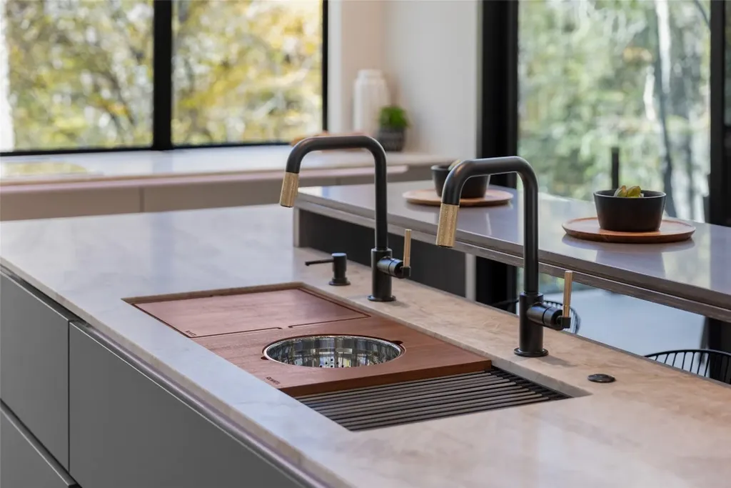 1616 N 4th Street Highlands NC 28741