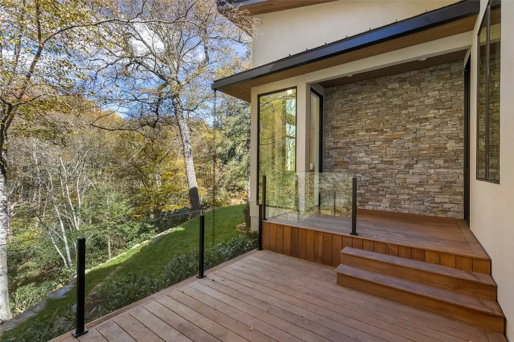 1616 N 4th Street Highlands NC 28741