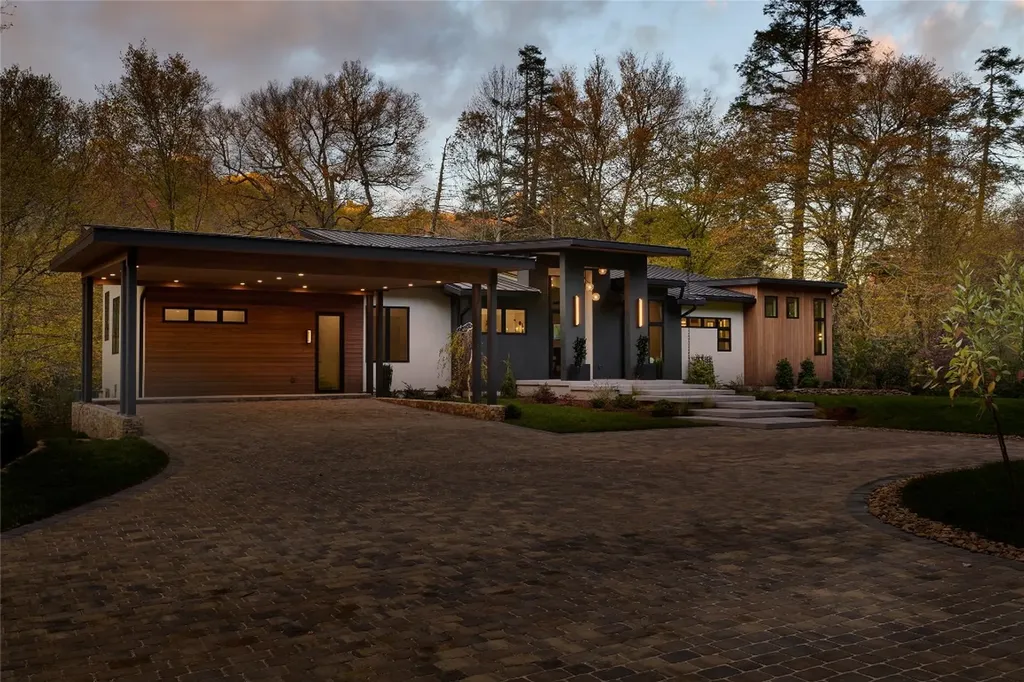 1616 N 4th Street Highlands NC 28741