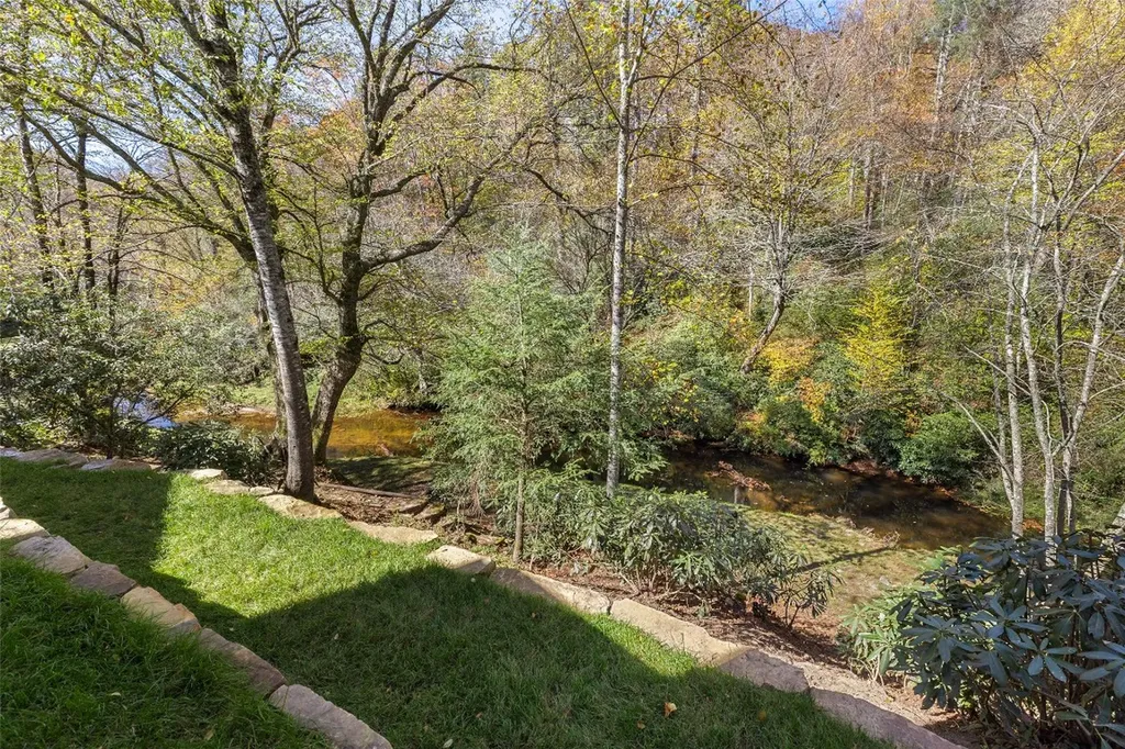 1616 N 4th Street Highlands NC 28741