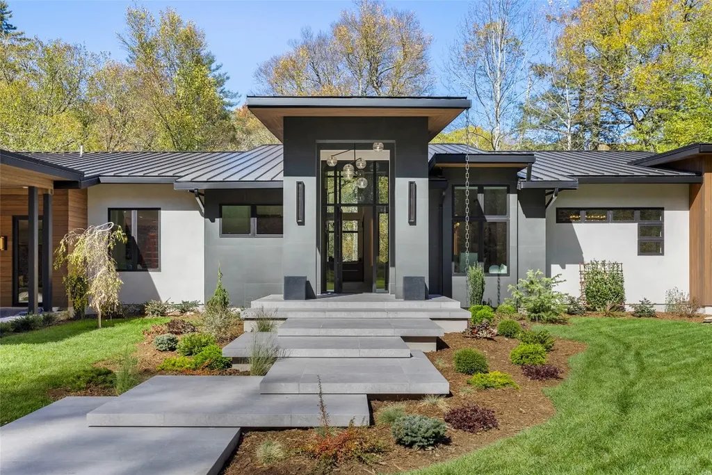 1616 N 4th Street Highlands NC 28741