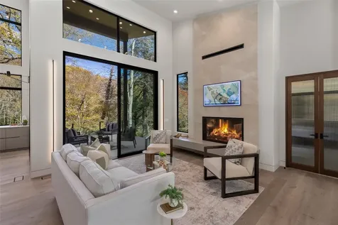 1616 N 4th Street Highlands NC 28741