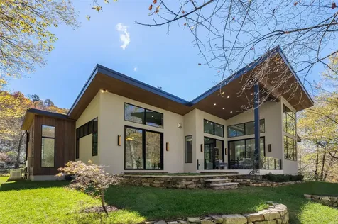 1616 N 4th Street Highlands NC 28741