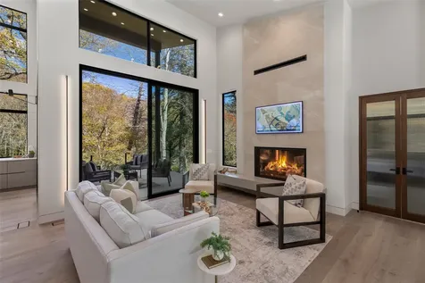 1616 N 4th Street Highlands NC 28741