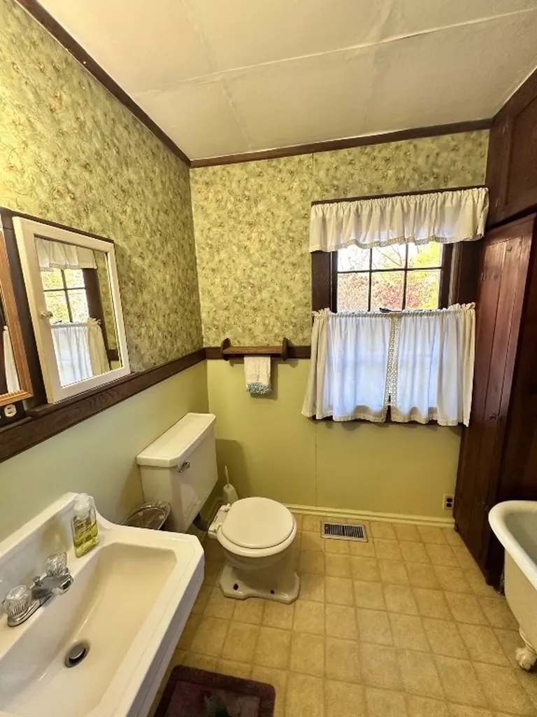 571 Dillard Road Highlands NC 28741