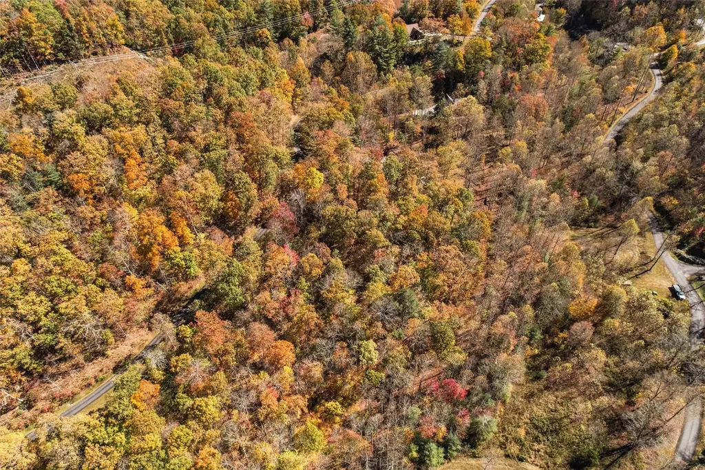 17 Pilot Knob Road Glenville NC 28736