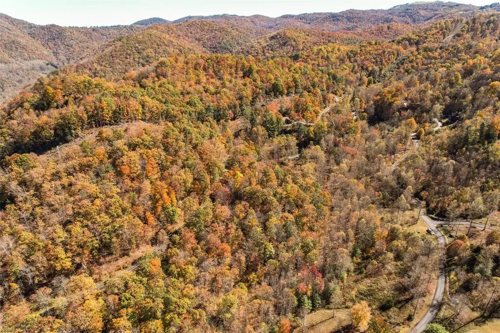 17 Pilot Knob Road Glenville NC 28736