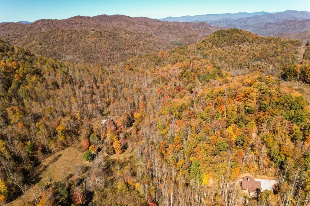 17 Pilot Knob Road Glenville NC 28736