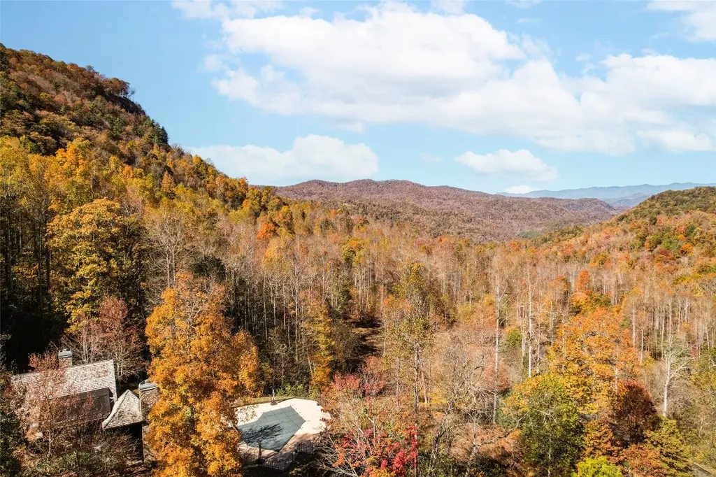 17 Pilot Knob Road Glenville NC 28736