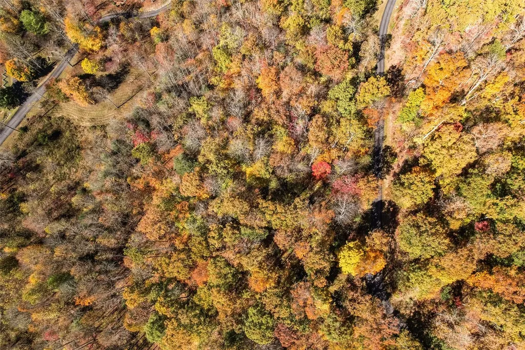 17 Pilot Knob Road Glenville NC 28736