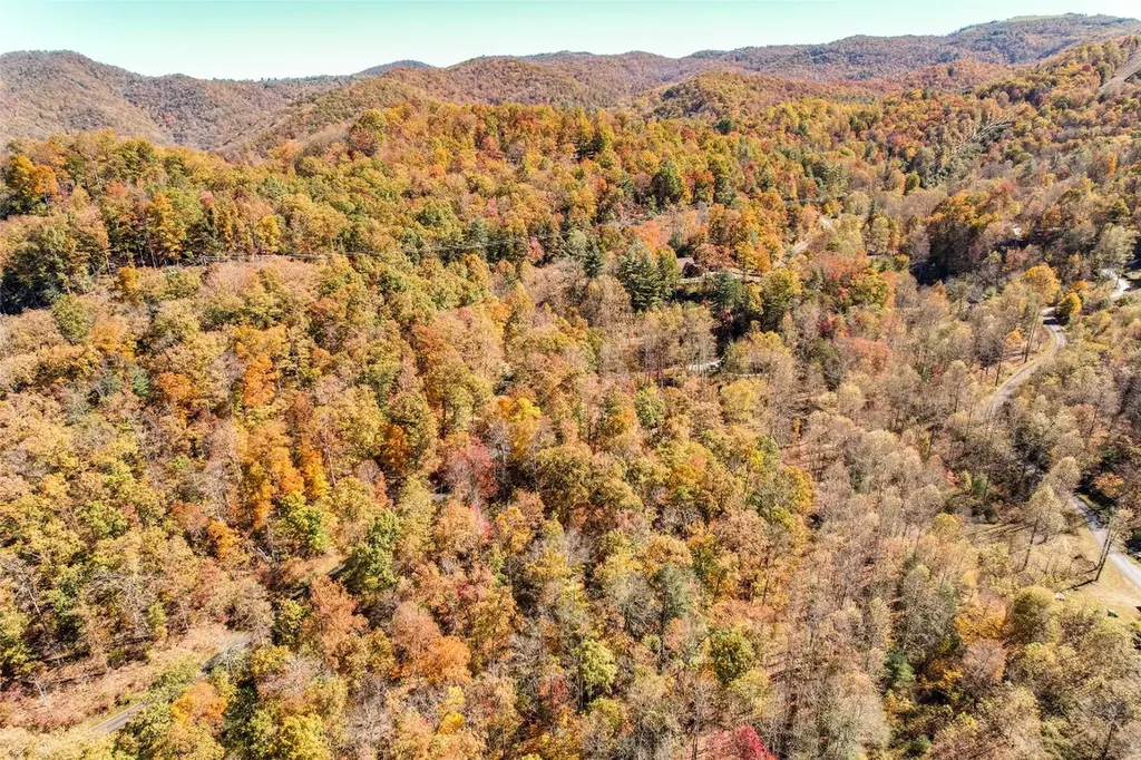 17 Pilot Knob Road Glenville NC 28736