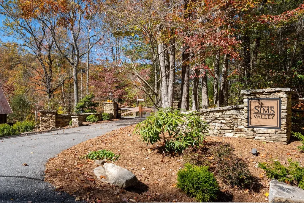 81 Pasture Road Glenville NC 28736