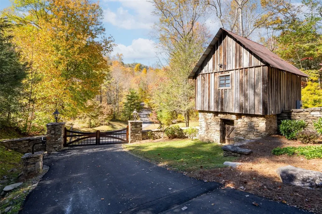 81 Pasture Road Glenville NC 28736