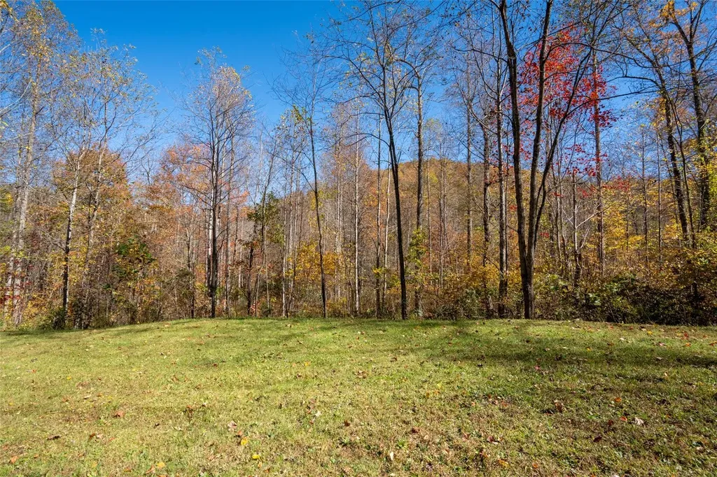 81 Pasture Road Glenville NC 28736