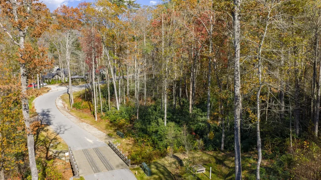 16 Flagstone Road Cashiers NC 28717