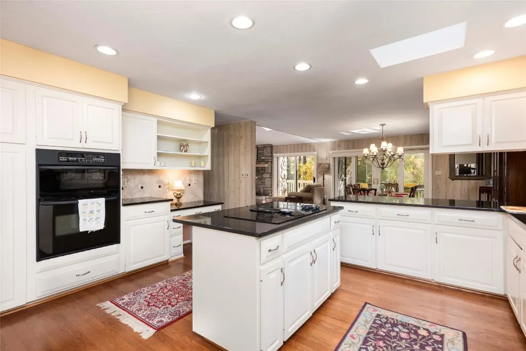 572 N. East Shore Drive Lake Toxaway NC 28747