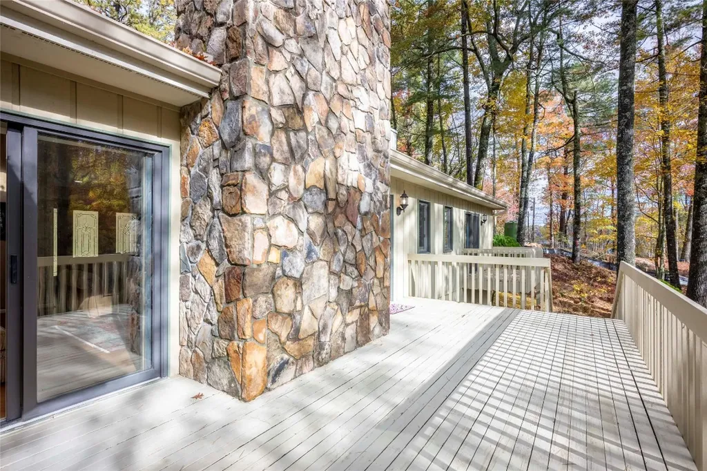 572 N. East Shore Drive Lake Toxaway NC 28747