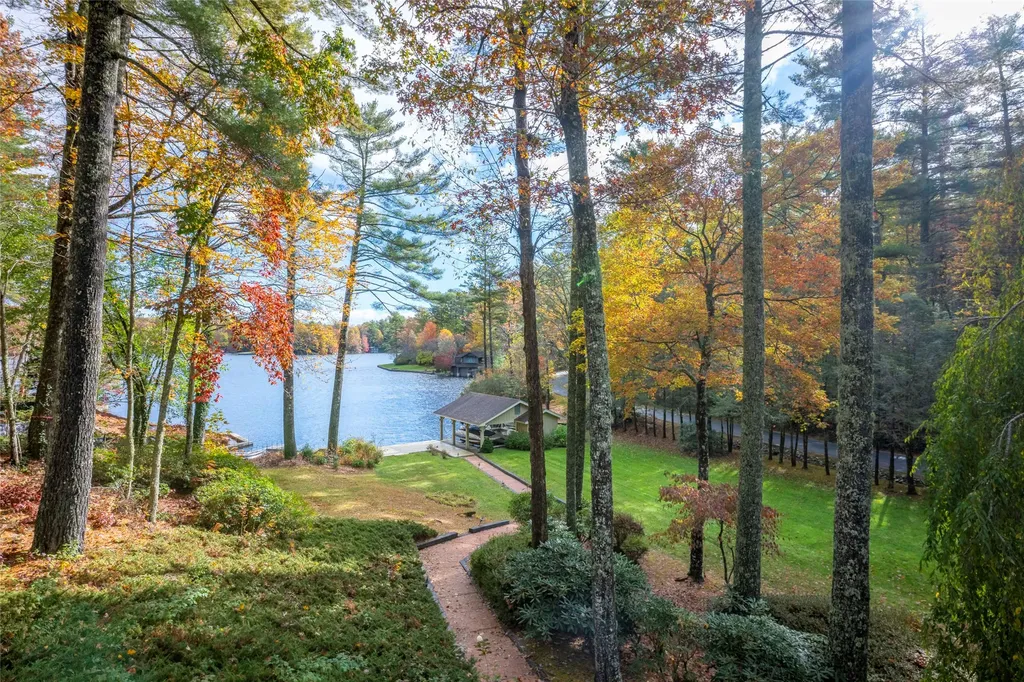 572 N. East Shore Drive Lake Toxaway NC 28747