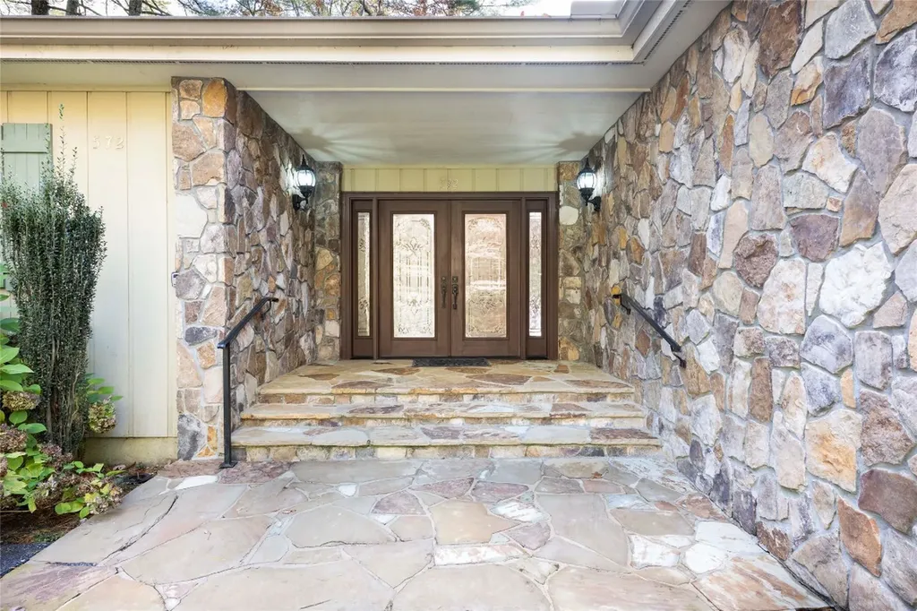 572 N. East Shore Drive Lake Toxaway NC 28747