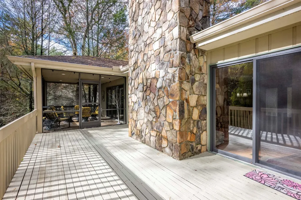 572 N. East Shore Drive Lake Toxaway NC 28747