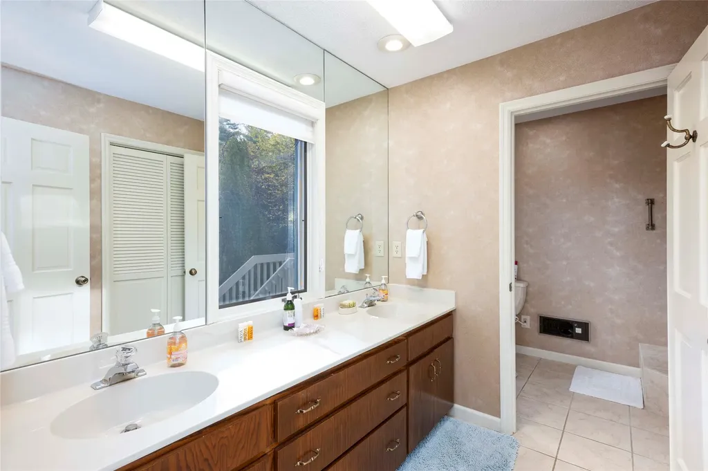 572 N. East Shore Drive Lake Toxaway NC 28747