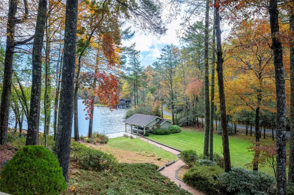 572 N. East Shore Drive Lake Toxaway NC 28747