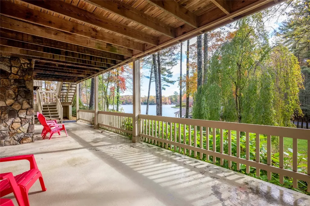 572 N. East Shore Drive Lake Toxaway NC 28747