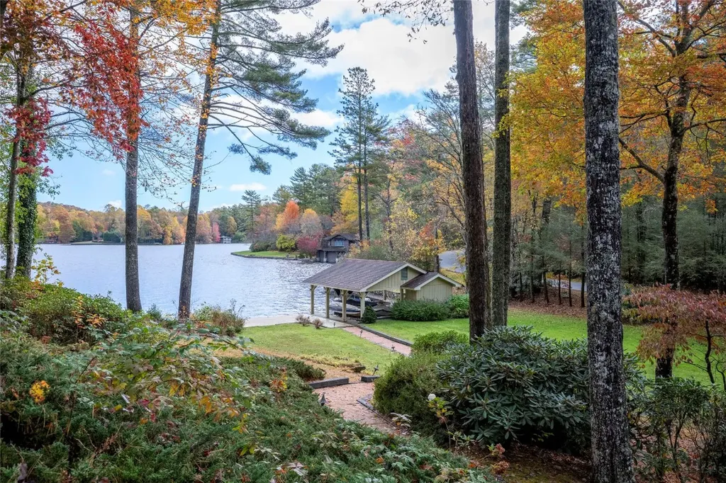 572 N. East Shore Drive Lake Toxaway NC 28747