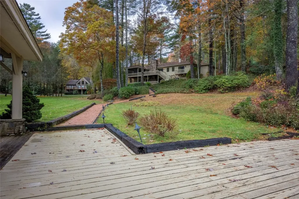 572 N. East Shore Drive Lake Toxaway NC 28747