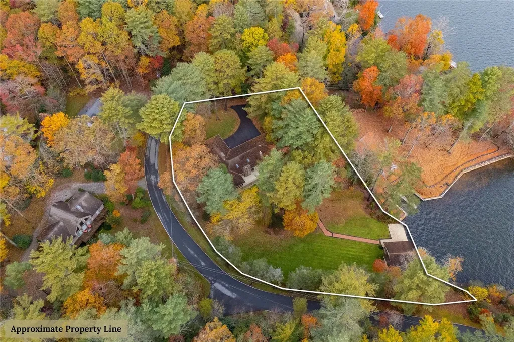 572 N. East Shore Drive Lake Toxaway NC 28747