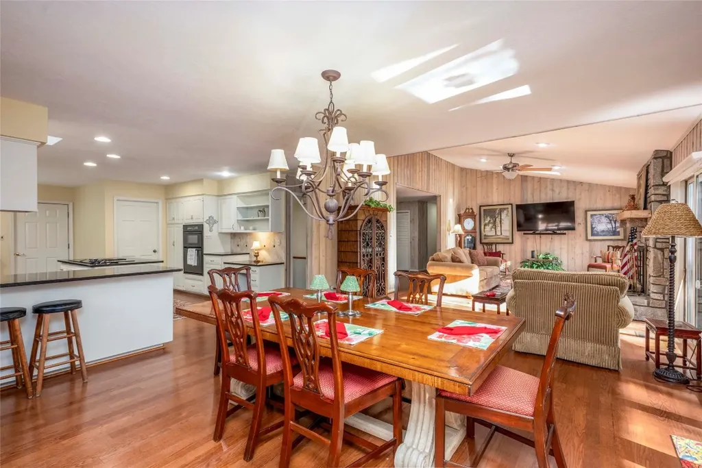 572 N. East Shore Drive Lake Toxaway NC 28747