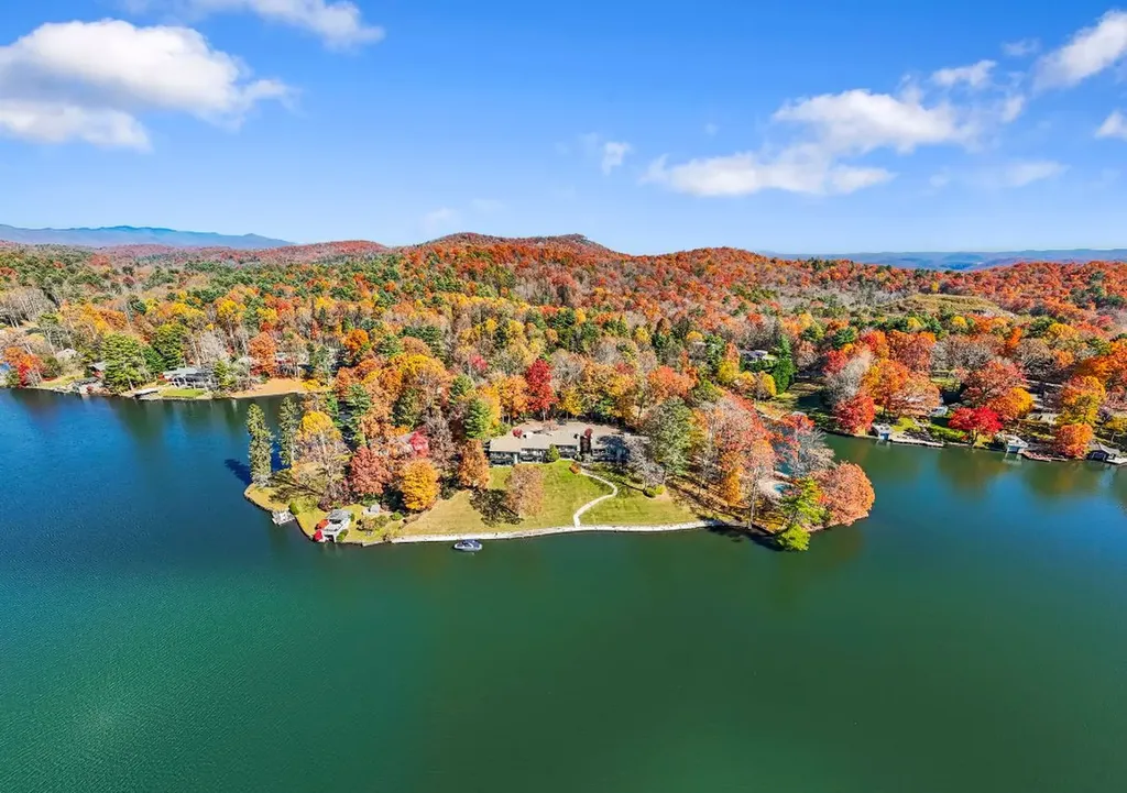 68 Toxaway Point Lake Toxaway NC 28747