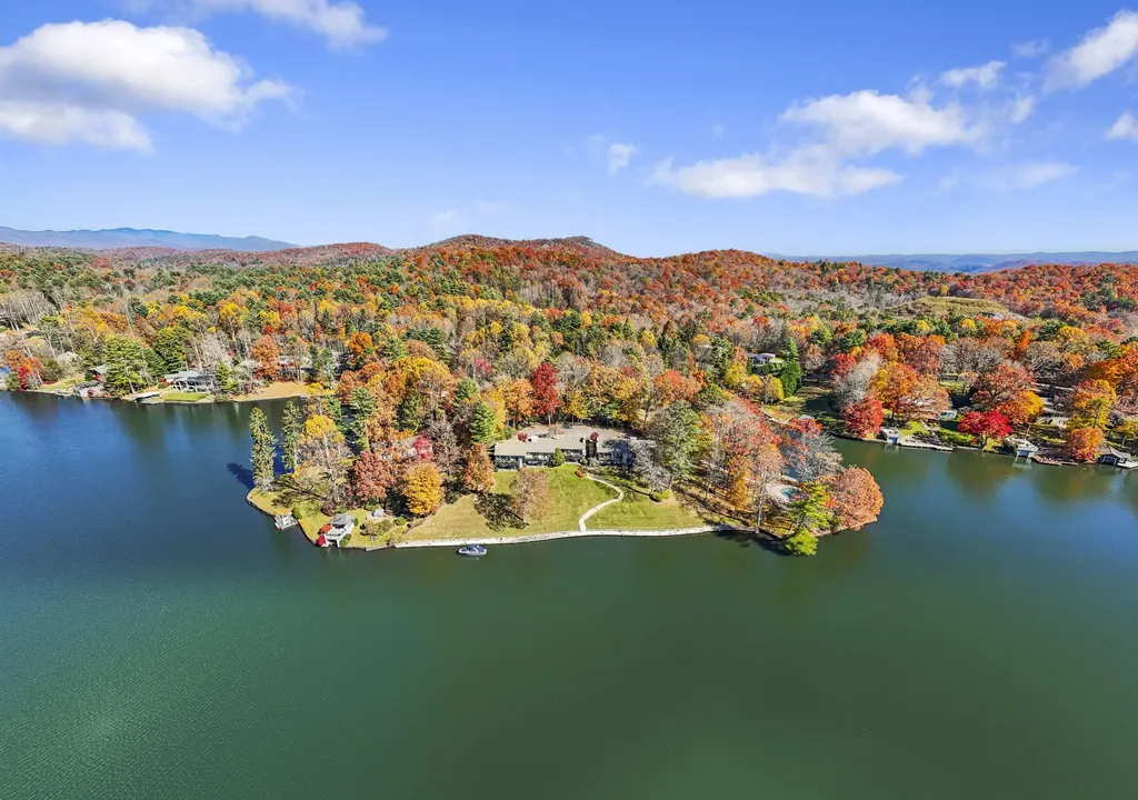 68 Toxaway Point Lake Toxaway NC 28747
