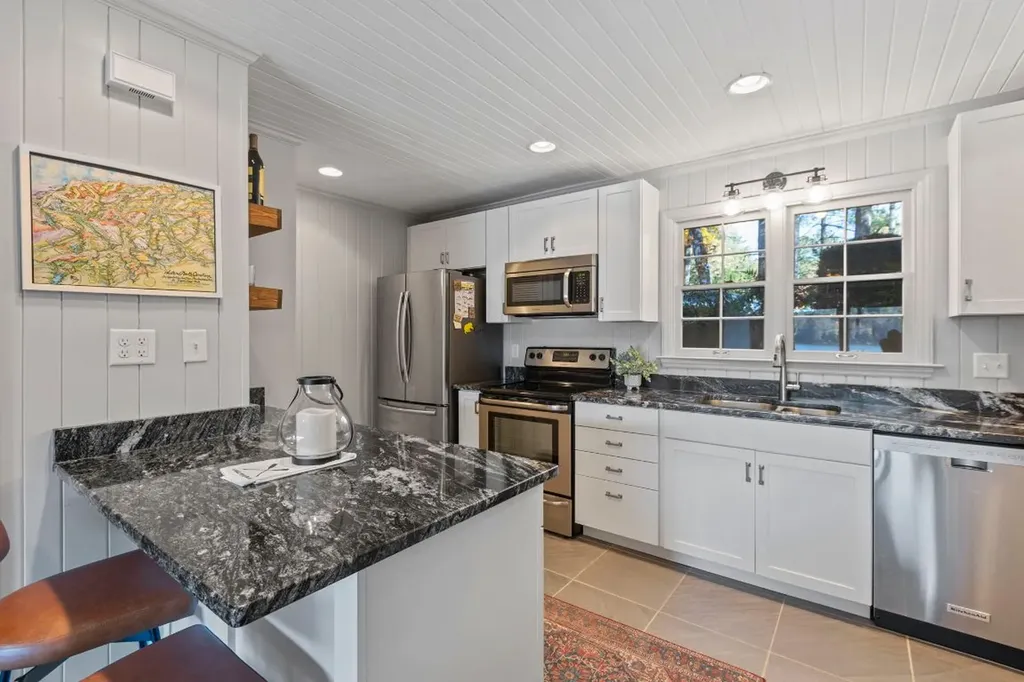 68 Toxaway Point Lake Toxaway NC 28747