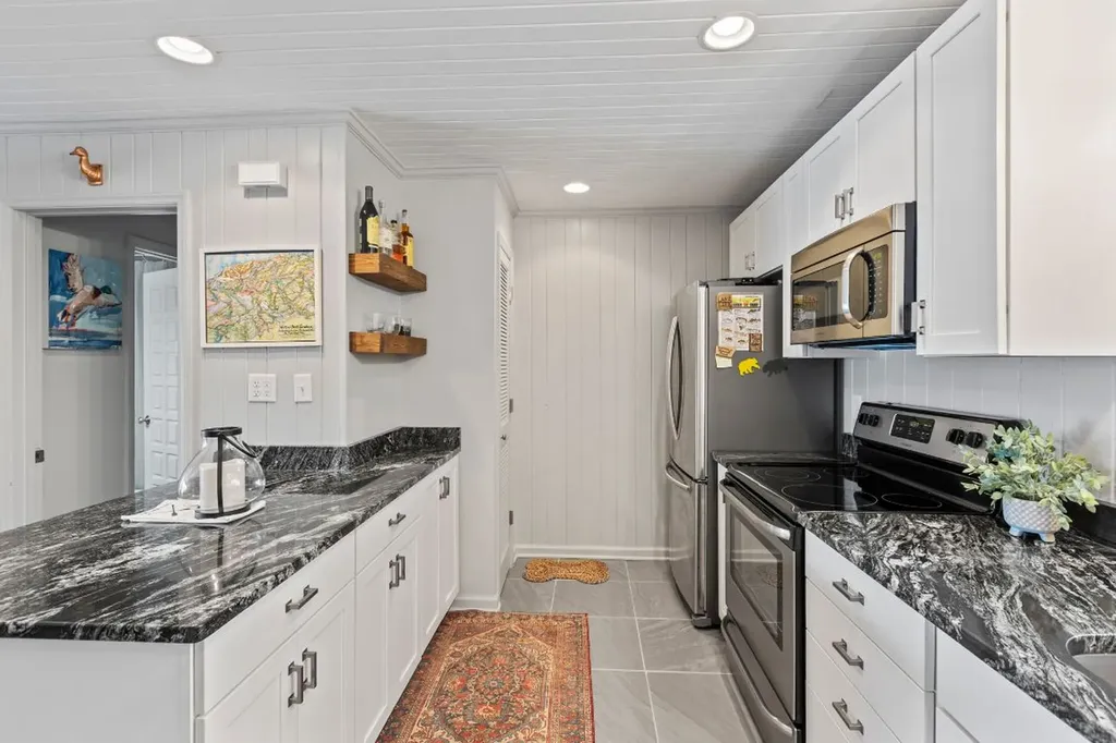 68 Toxaway Point Lake Toxaway NC 28747